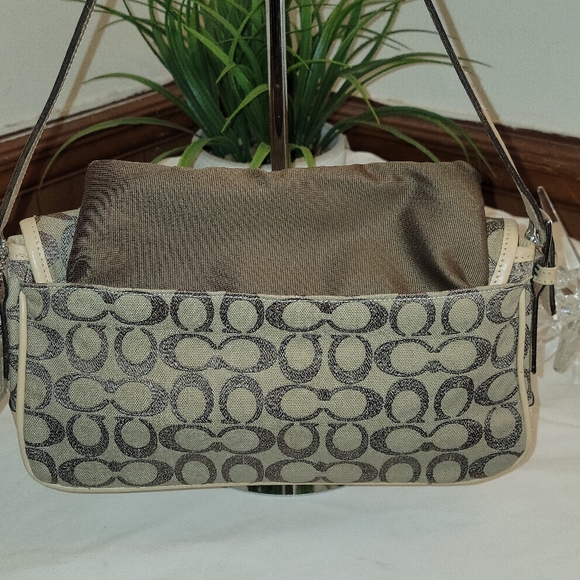 🔥 Coach Signature Bucket Flap Bag 🎒 - Picture 6 of 8